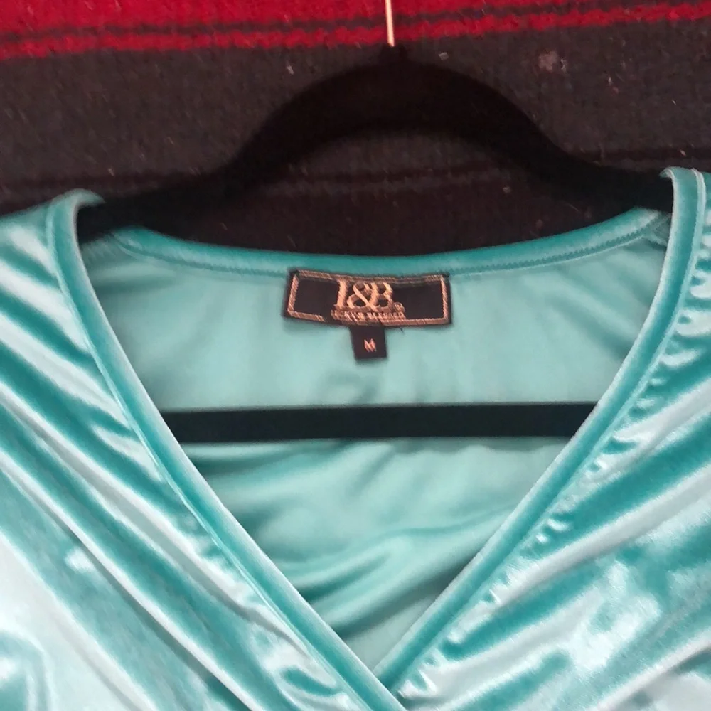 Turquoise bell sleeve crop top - Picture 5 of 10